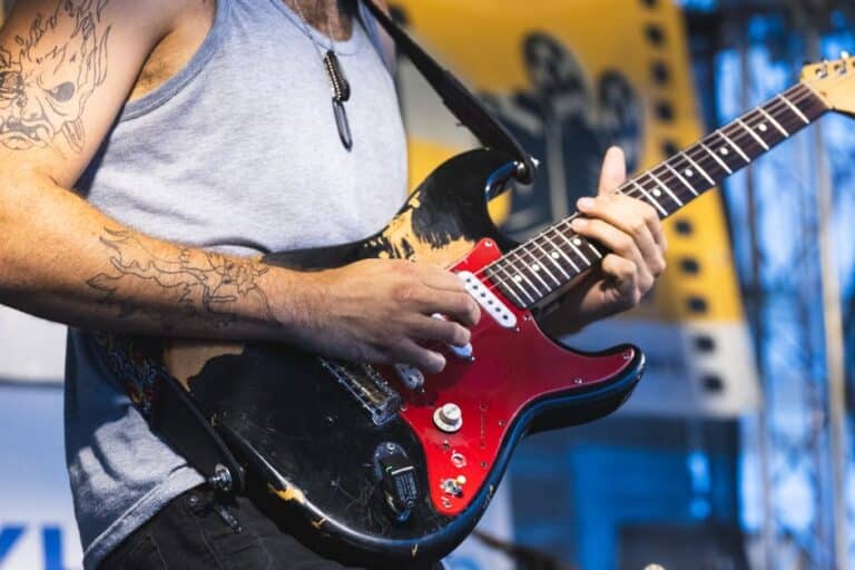 15 Everyday Struggles Only Left-Handed People Truly Understand