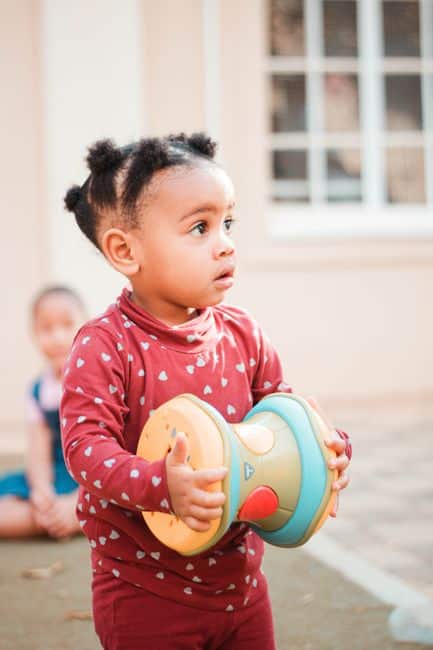 7 Early Signs Your Child Is Left-Handed: A Parent's Complete Guide
